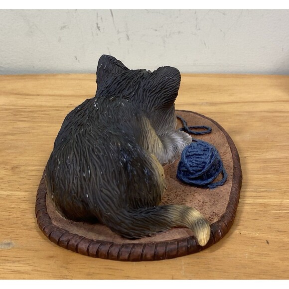Vintage Sleeping Calico Cat & Yarn Collectible Figurine - My Kitty Collection - Picture 4 of 7